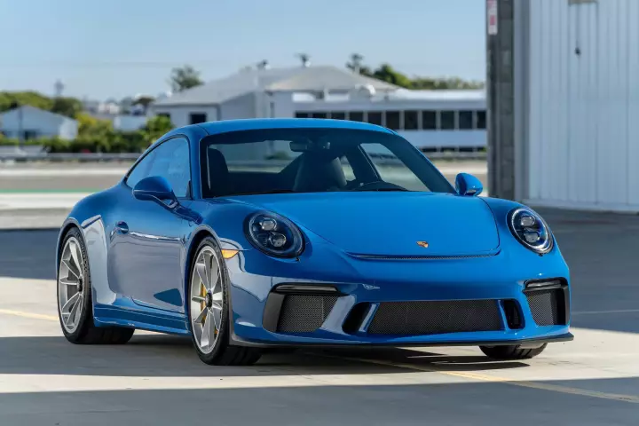 Porsche 911 GT3 Touring (991.2) painted in Golf Blue
