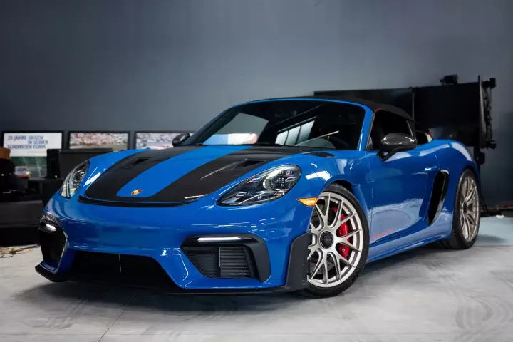 Porsche 718 Spyder RS (982) painted in Golf Blue