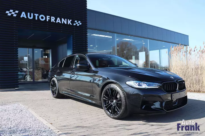 BMW M5 (F90) painted in Sapphire Black