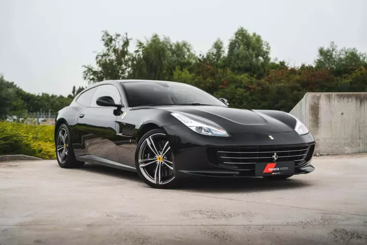 Ferrari GTC4Lusso painted in Nero Daytona