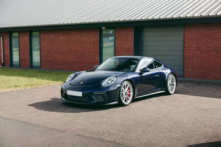 Porsche 911 GT3 Touring (991.2) painted in Night Blue Metallic