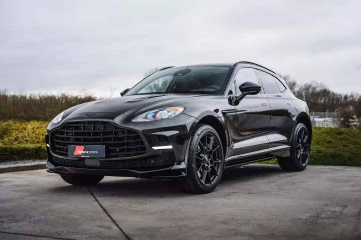 Aston Martin DBX 707 painted in Minotaur Green