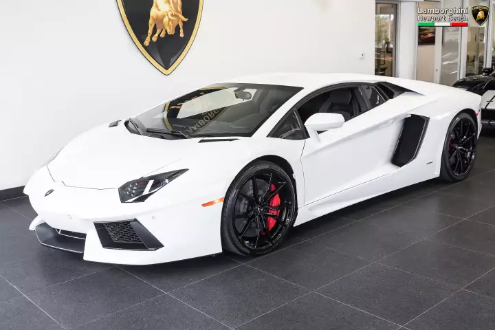 Lamborghini Aventador (LP700-4) painted in Bianco Isis