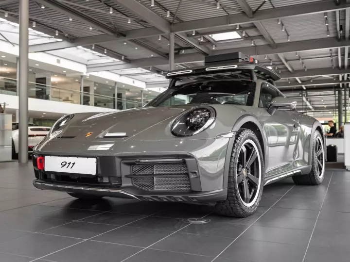 Porsche 911 Dakar (992) painted in Alex Grey