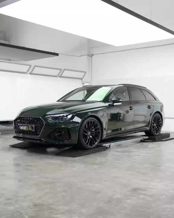 Audi RS4 Avant (B9) painted in Brewster Green