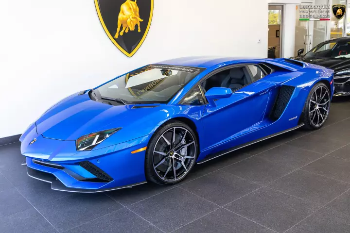 Lamborghini Aventador S (LP740-4) painted in Blu Nethuns