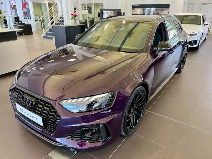 Audi RS4 Avant (B9) painted in Merlin