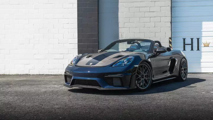Porsche 718 Spyder RS (982) painted in Xblue