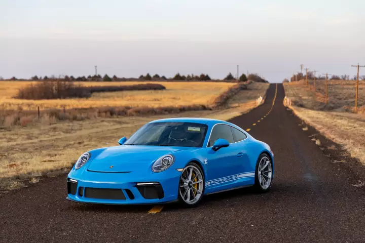 Porsche 911 GT3 Touring (991.2) painted in Mexico Blue