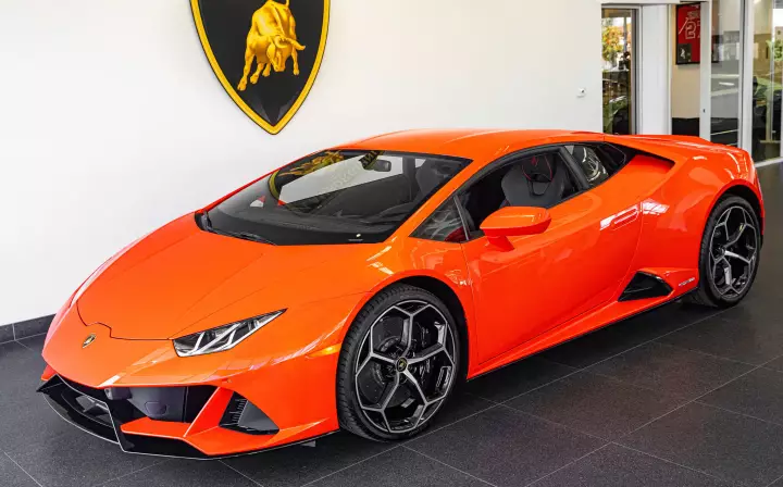 Lamborghini Huracán EVO (LP640-4) painted in Arancio Xanto