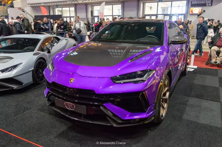 Lamborghini Urus Performante painted in Viola Pasifae