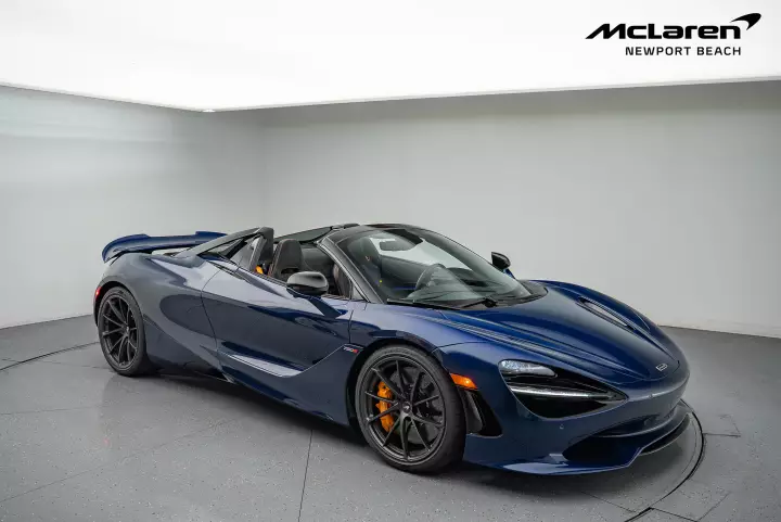 McLaren 750S Spider painted in Namaka Blue