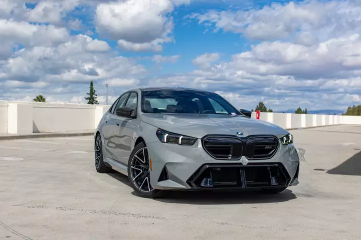 BMW M5 (G90) painted in Lime Rock Grey