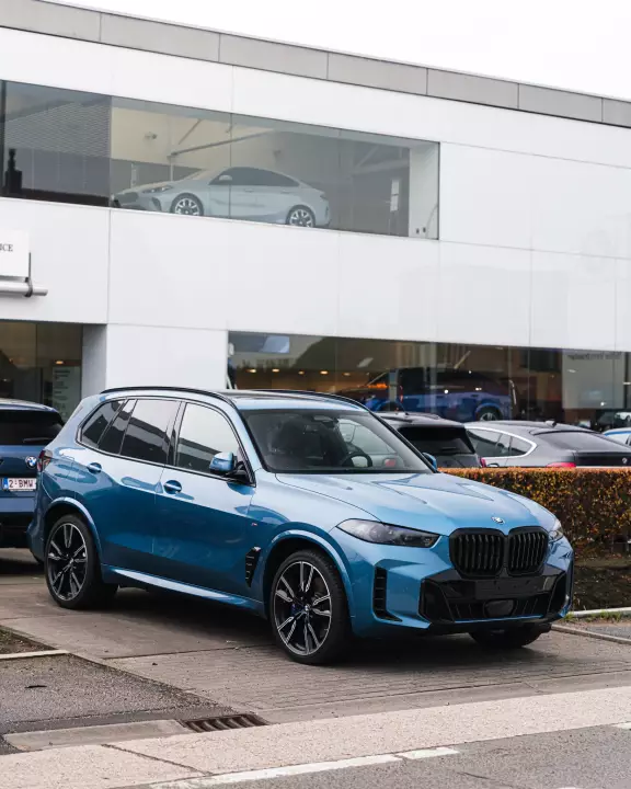 BMW X5 (G05 LCI) painted in Maldives Blue II