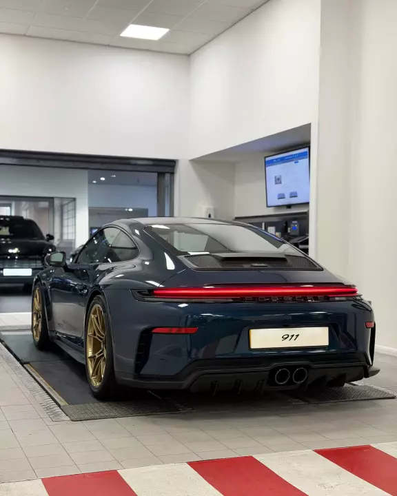 Porsche 911 GT3 Touring (992.2) painted in Amazonas Green Metallic