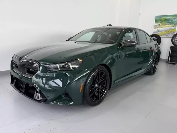 BMW M5 (G90) painted in British Racing Green