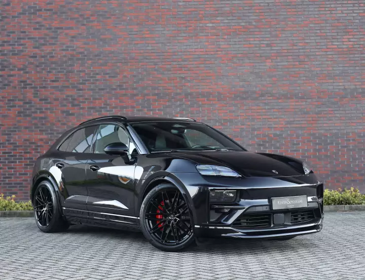 Porsche Macan Electric painted in Jet Black Metallic