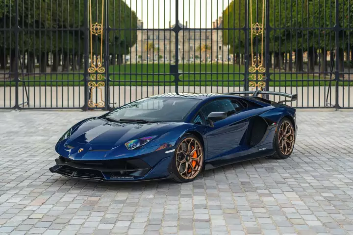 Lamborghini Aventador SVJ (LP770-4) painted in Blu Hera