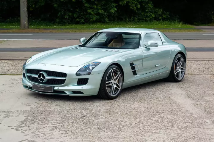 Mercedes-Benz SLS AMG painted in Bonamit Silver