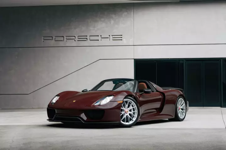 Porsche 918 Spyder painted in Burgundy Red