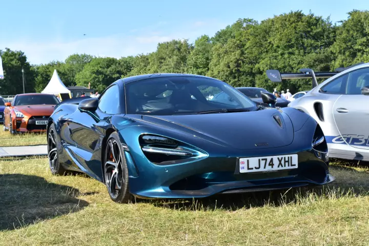 McLaren 750S painted in Serpentine