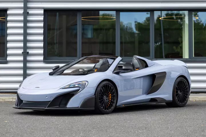 McLaren 675LT Spider painted in Ceramic Grey