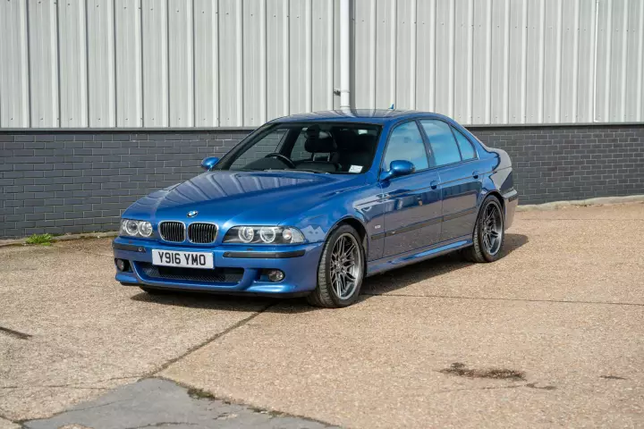 BMW M5 (E39) painted in Estoril Blue