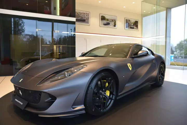 Ferrari 812 Superfast painted in Grigio Pascuale