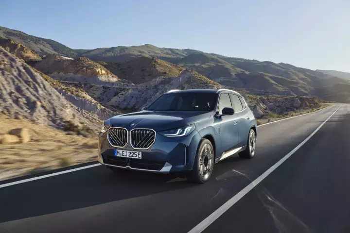 BMW X3 (G45) painted in Arctic Race Blue