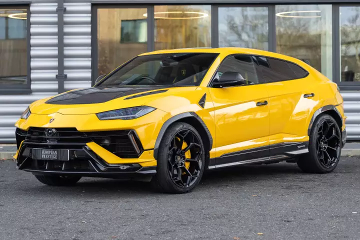 Lamborghini Urus Performante painted in Giallo Auge