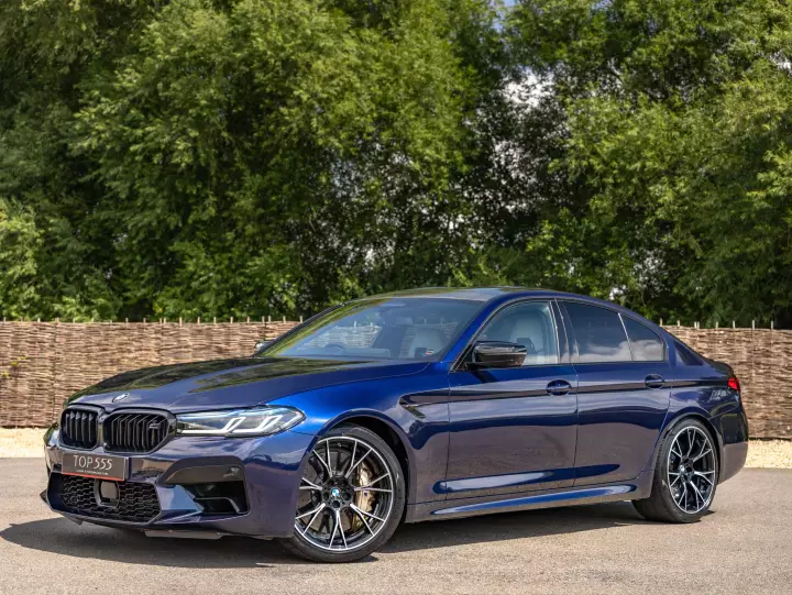 BMW M5 (F90) painted in Tanzanite Blue II