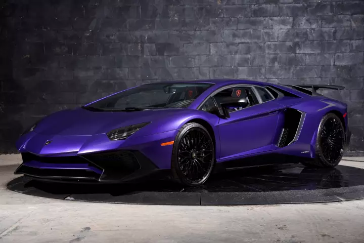 Lamborghini Aventador SuperVeloce (LP750-4) painted in Viola Mel