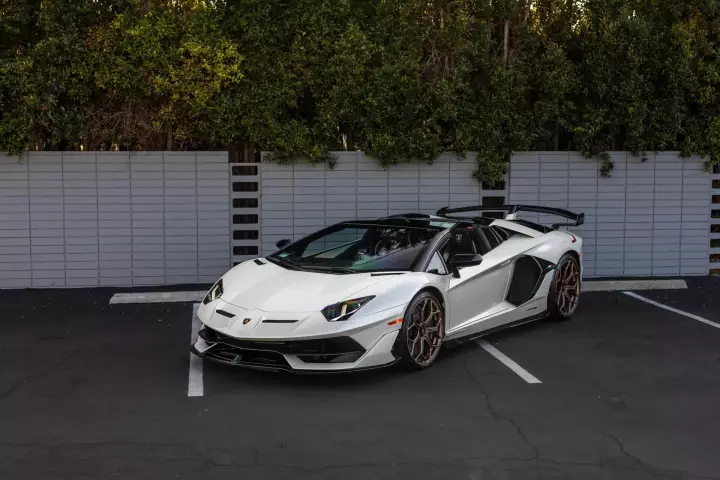 Lamborghini Aventador SVJ Roadster (LP770-4) painted in Balloon White