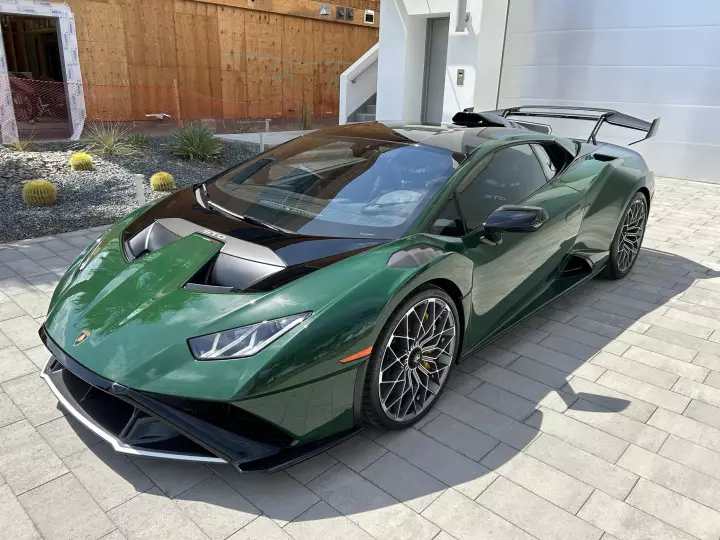 Lamborghini Huracán STO (LP640-2) painted in Verde Hedera and Nero Noctis
