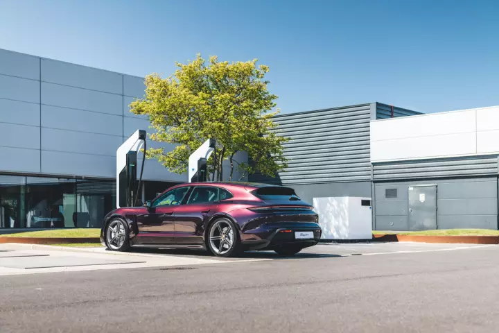 Porsche Taycan Sport Turismo painted in Amethyst Metallic