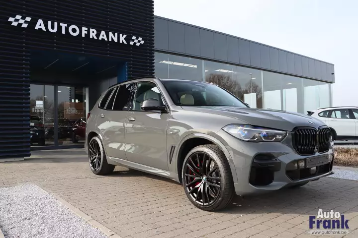 BMW X5 (G05) painted in Grigio Telesto