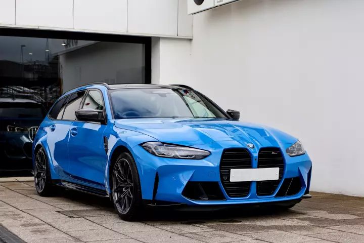 BMW M3 Touring (G81) painted in Pure Blue