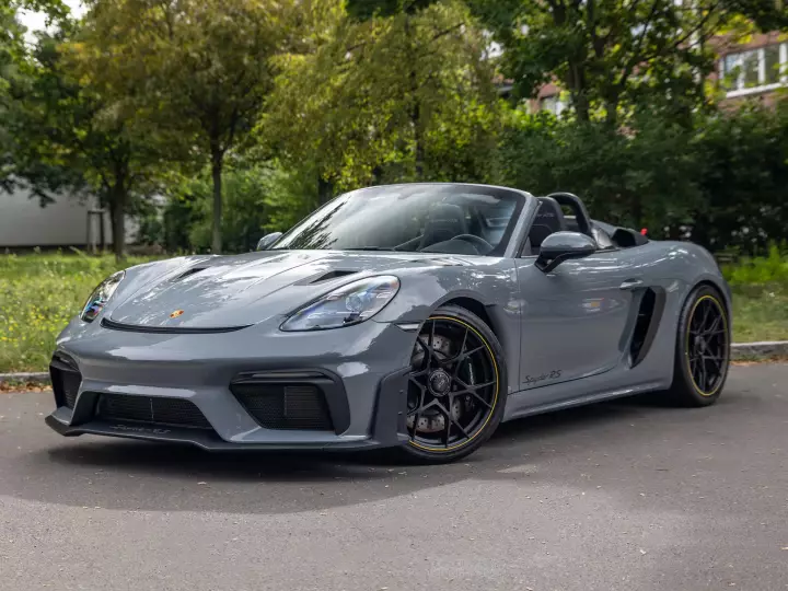 Porsche 718 Spyder RS (982) painted in Arctic Grey