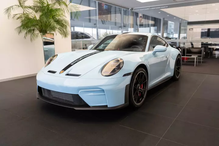 Porsche 911 GT3 Touring (992.2) painted in Gulf Blue