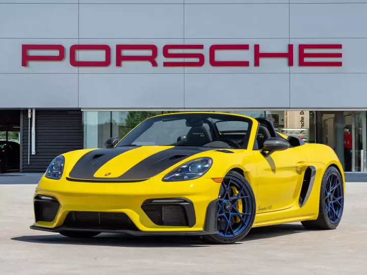 Porsche 718 Spyder RS (982) painted in Racing Yellow