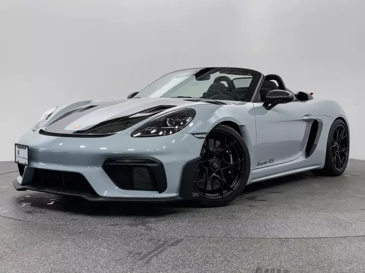 Porsche 718 Spyder RS (982) painted in Sport Classic Grey
