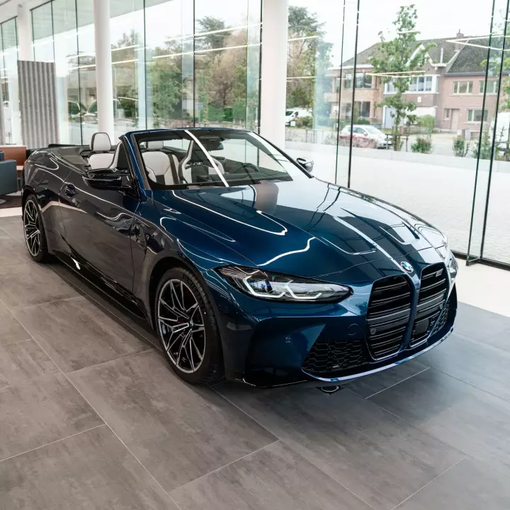 BMW M4 Convertible (G83) painted in Aegean Blue