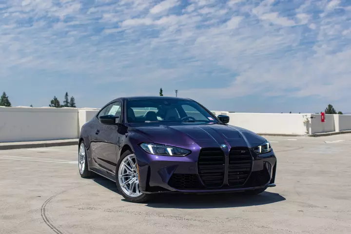 BMW M4 (G82) painted in Techno Violet