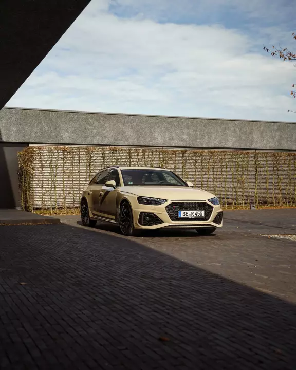 Audi RS4 Avant (B9) painted in Mocha Latte