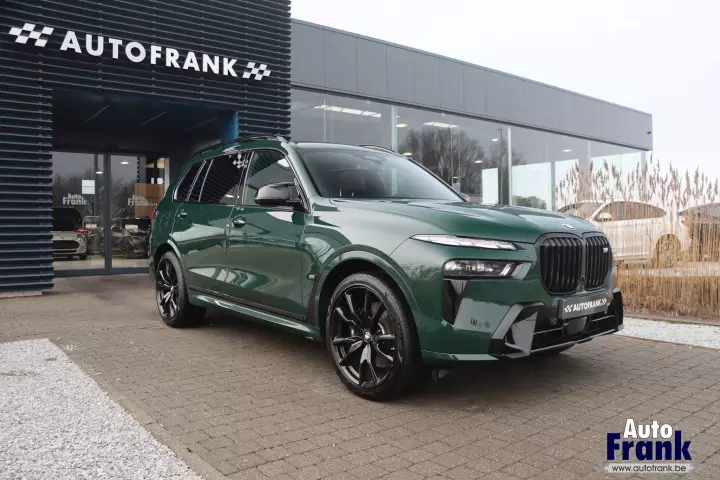 BMW X7 (G07) painted in British Racing Green
