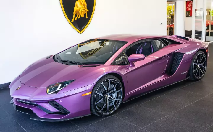 Lamborghini Aventador S (LP740-4) painted in Viola SE30