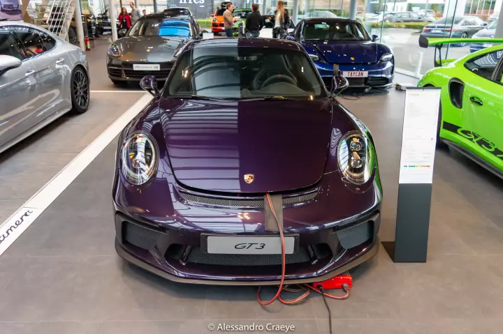 Porsche 911 GT3 (991.2) painted in Viola Metallic