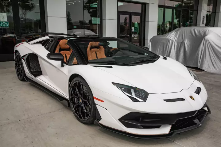 Lamborghini Aventador SVJ Roadster (LP770-4) painted in Bianco Seker