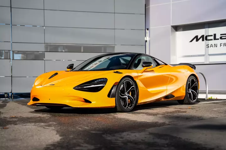 McLaren 750S Spider painted in Papaya Spark
