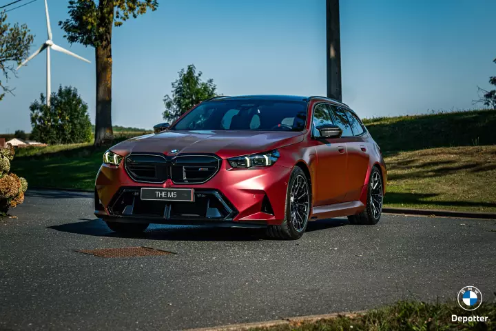 BMW M5 Touring (G99) painted in Frozen Preciosa Red